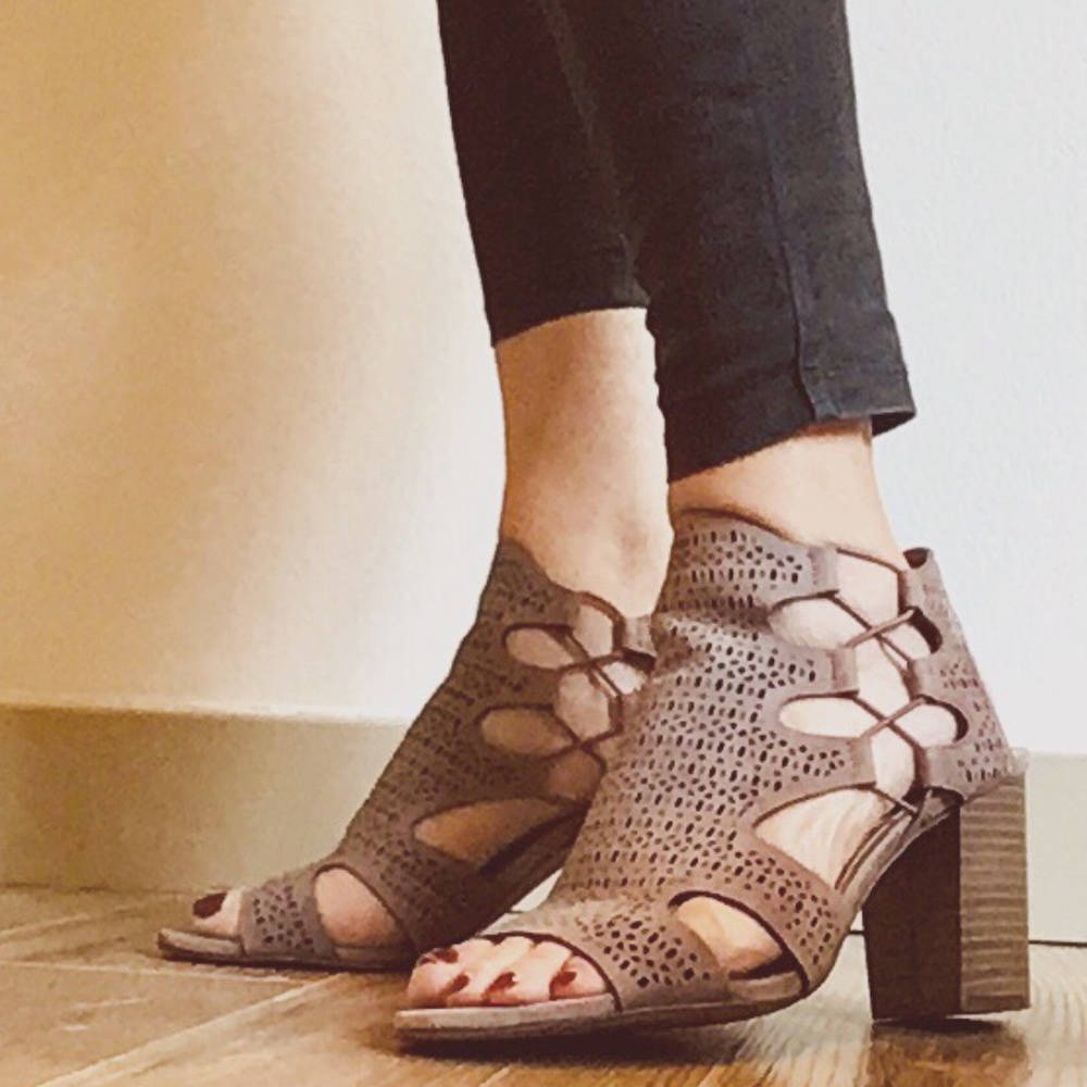 Women’s heeled sandals